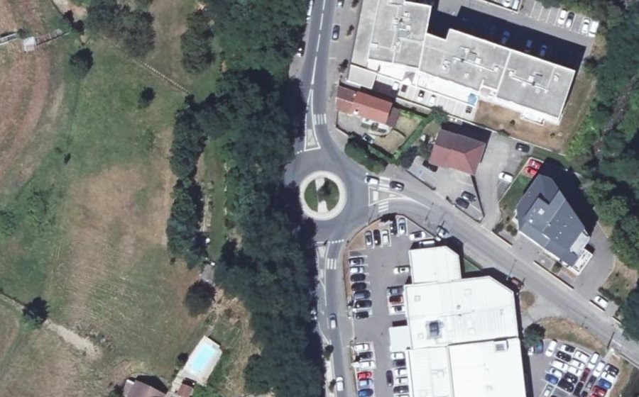 Vue aérienne du Rond-point anonyme n°1036074549