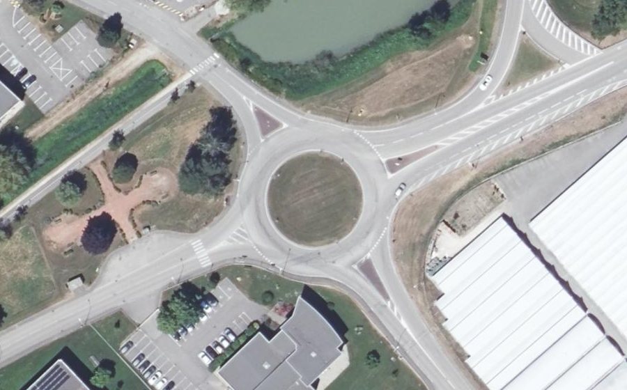 Vue aérienne du Rond-point anonyme n°1036076944