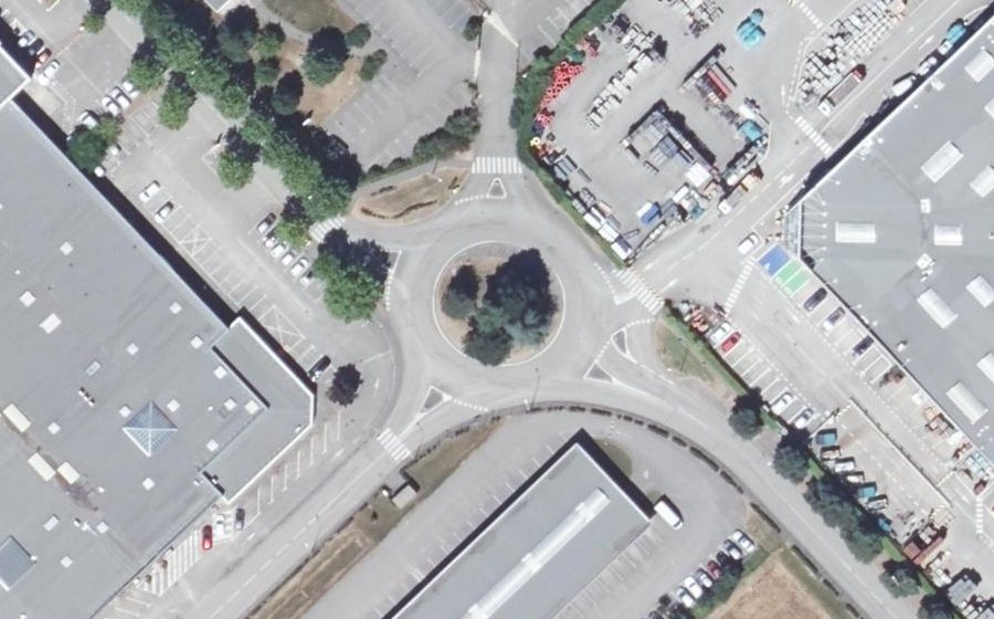 Vue aérienne du Rond-point anonyme n°1036077568