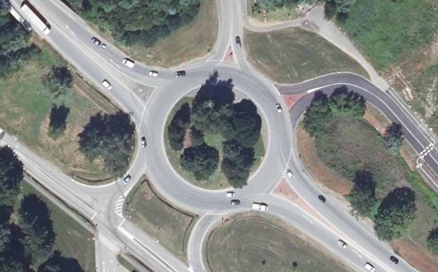 Vue aérienne du Rond-point anonyme n°1036079309