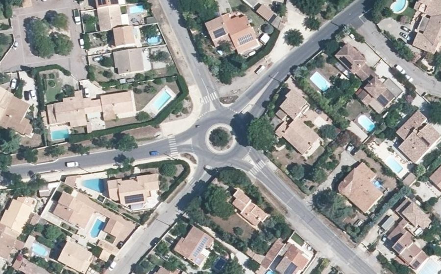 Vue aérienne du Rond-point anonyme n°103623065
