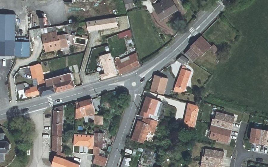Vue aérienne du Rond-point anonyme n°1036323217