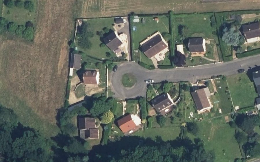 Vue aérienne du Rond-point anonyme n°103634787