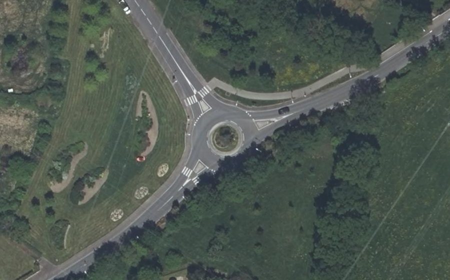 Vue aérienne du Rond-point anonyme n°1036505824