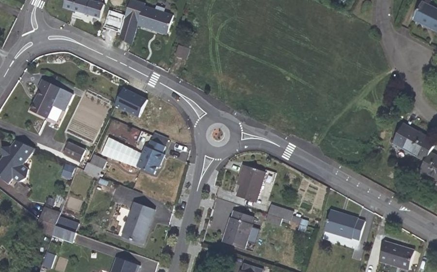 Vue aérienne du Rond-point anonyme n°1036527018