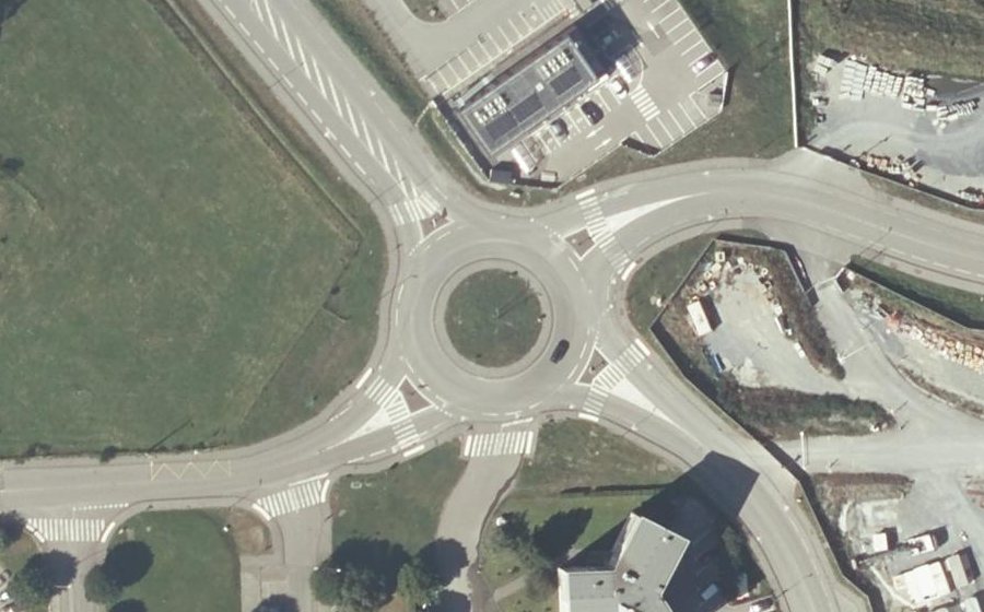 Vue aérienne du Rond-point anonyme n°1036528618