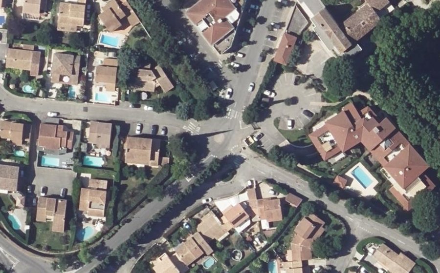 Vue aérienne du Rond-point anonyme n°1036594568