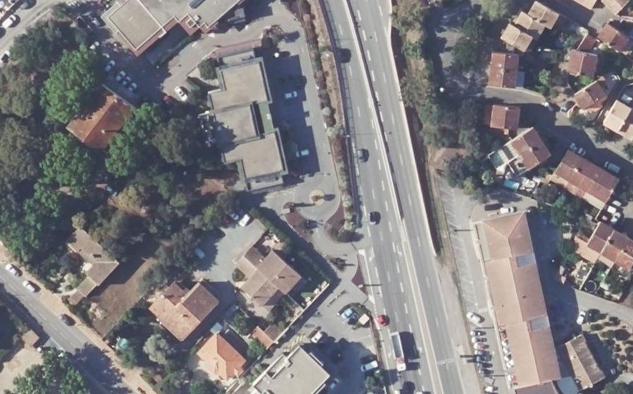 Vue aérienne du Rond-point anonyme n°1037065526