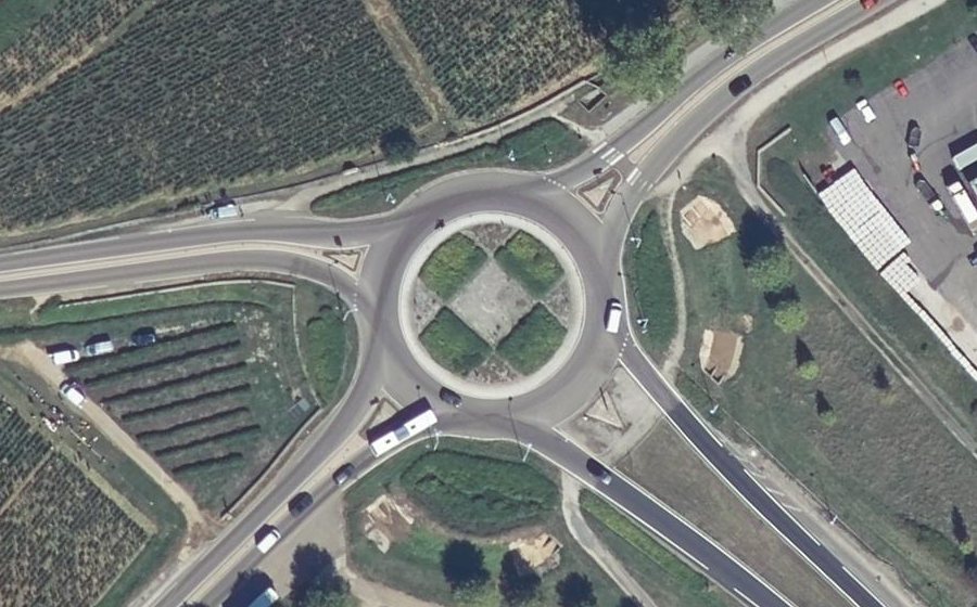 Vue aérienne du Rond-point anonyme n°10370942