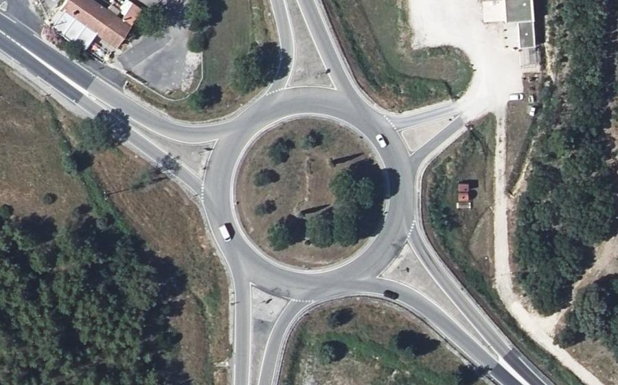 Vue aérienne du Rond-point anonyme n°10371835