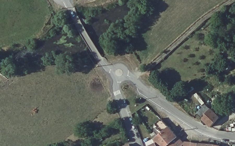 Vue aérienne du Rond-point anonyme n°1037385625