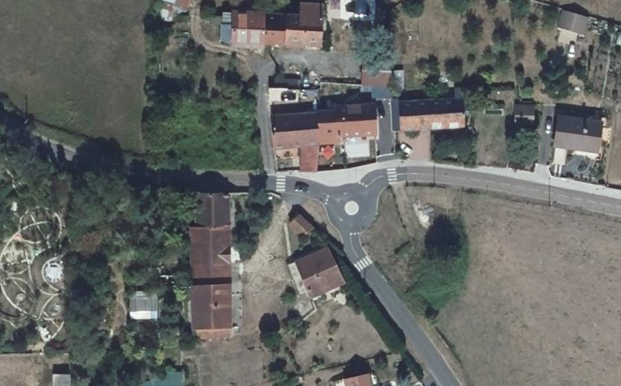Vue aérienne du Rond-point anonyme n°1037412104