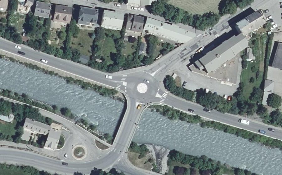 Vue aérienne du Rond-point anonyme n°1037462269