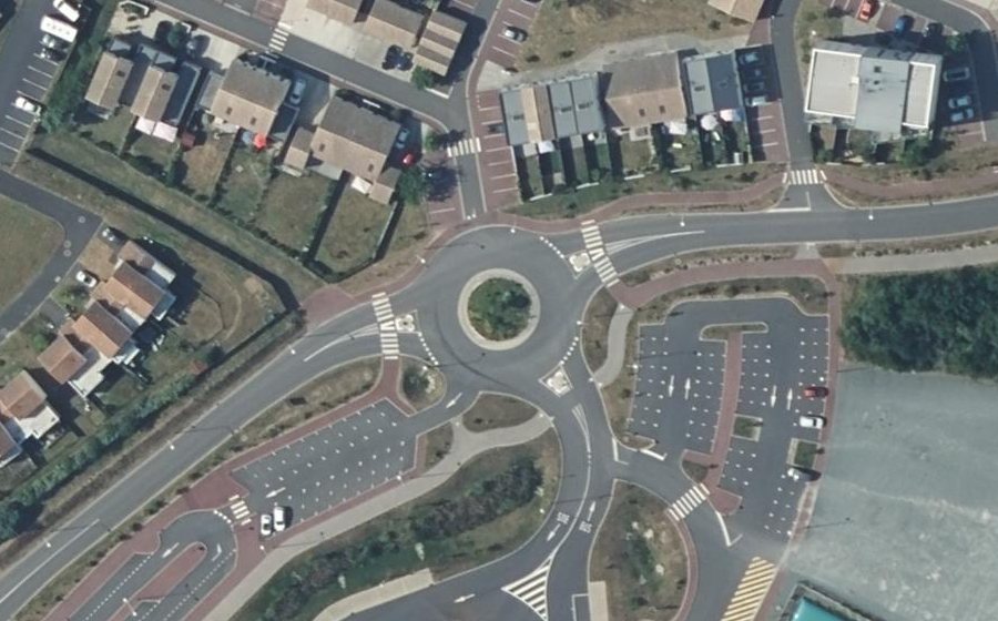 Vue aérienne du Rond-point anonyme n°1037511893