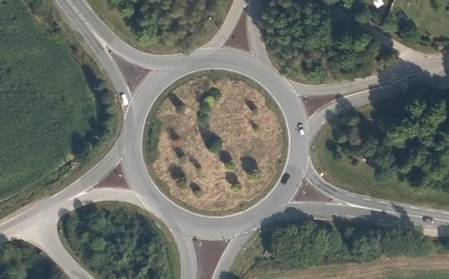 Vue aérienne du Rond-point anonyme n°10376780