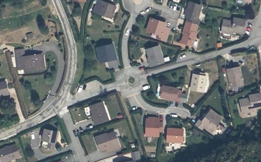 Vue aérienne du Rond-point anonyme n°103803682