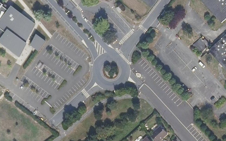 Vue aérienne du Rond-point anonyme n°103812463