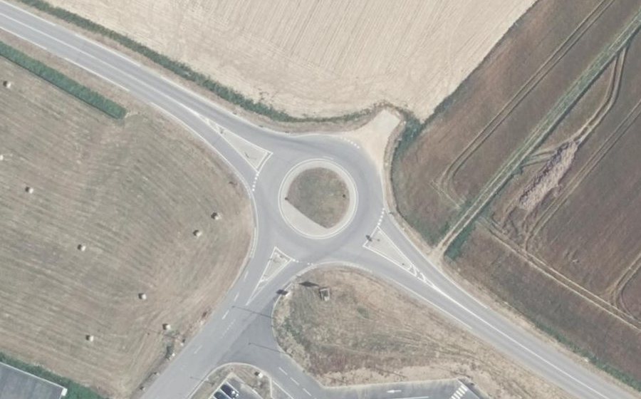 Vue aérienne du Rond-point anonyme n°1038201144
