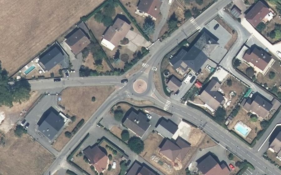 Vue aérienne du Rond-point anonyme n°1038362378