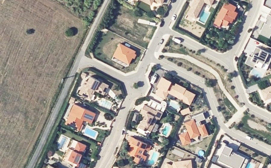 Vue aérienne du Rond-point anonyme n°103837594