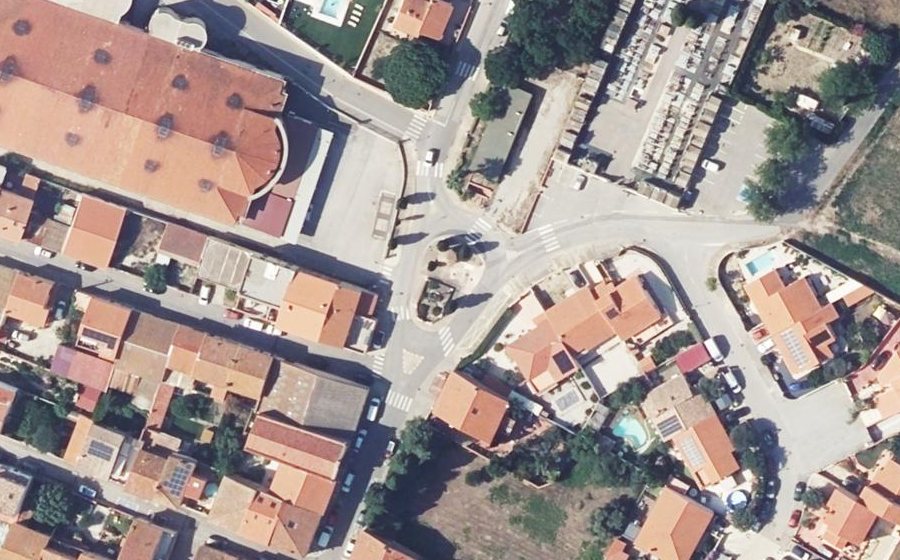 Vue aérienne du Rond-point anonyme n°103837686