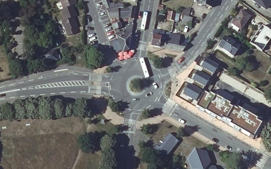 Vue aérienne du Rond-point anonyme n°1038687590
