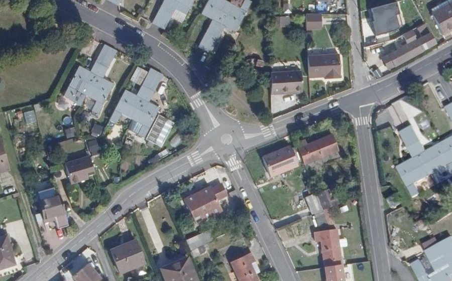 Vue aérienne du Rond-point anonyme n°1038903128