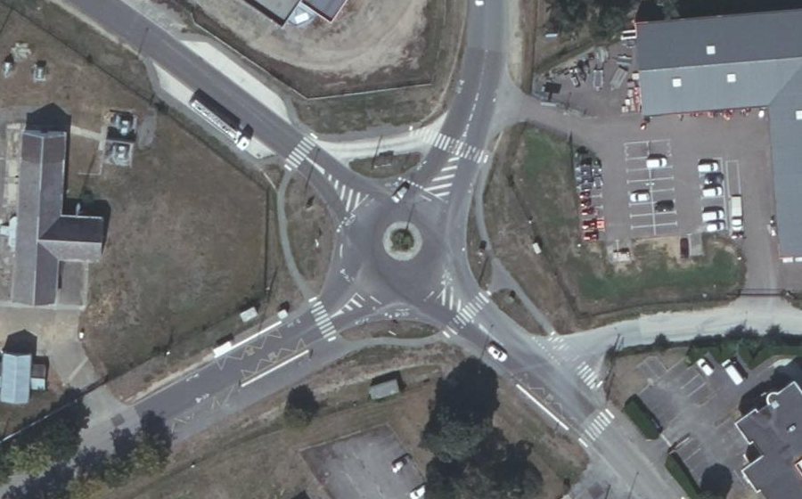 Vue aérienne du Rond-point anonyme n°1039176760