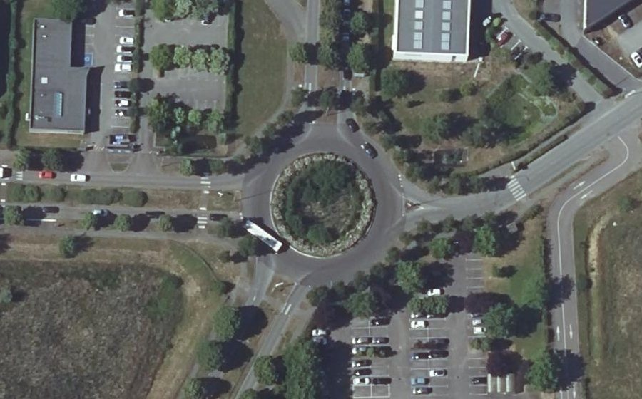 Vue aérienne du Rond-point anonyme n°1039176768
