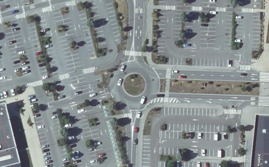 Vue aérienne du Rond-point anonyme n°1039176770