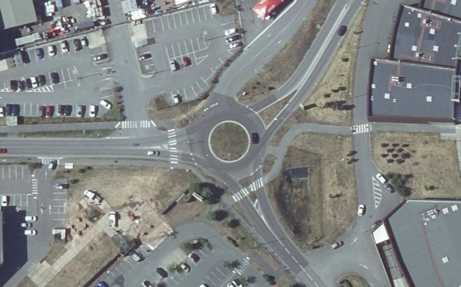 Vue aérienne du Rond-point anonyme n°1039176773