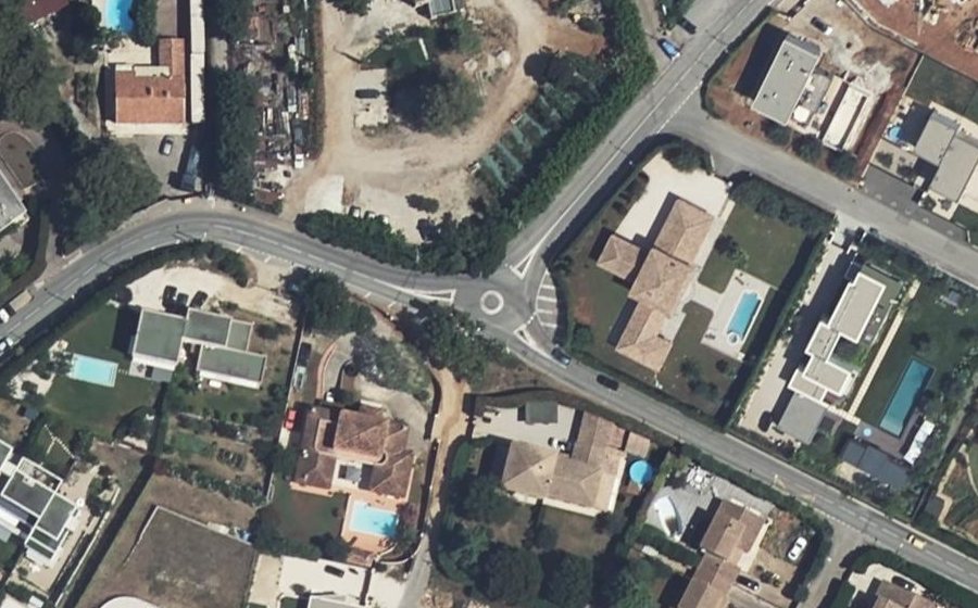 Vue aérienne du Rond-point anonyme n°103919663