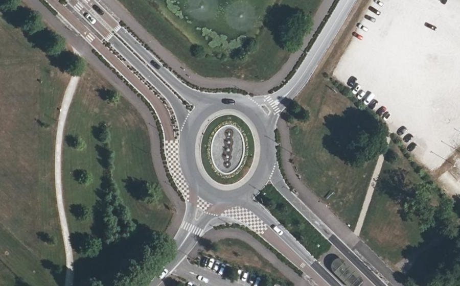 Vue aérienne du Rond-point anonyme n°103927886