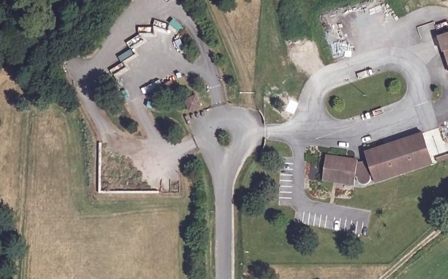 Vue aérienne du Rond-point anonyme n°1039416524