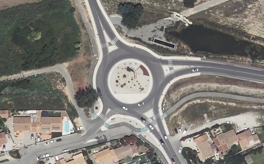 Vue aérienne du Rond-point anonyme n°1039888369