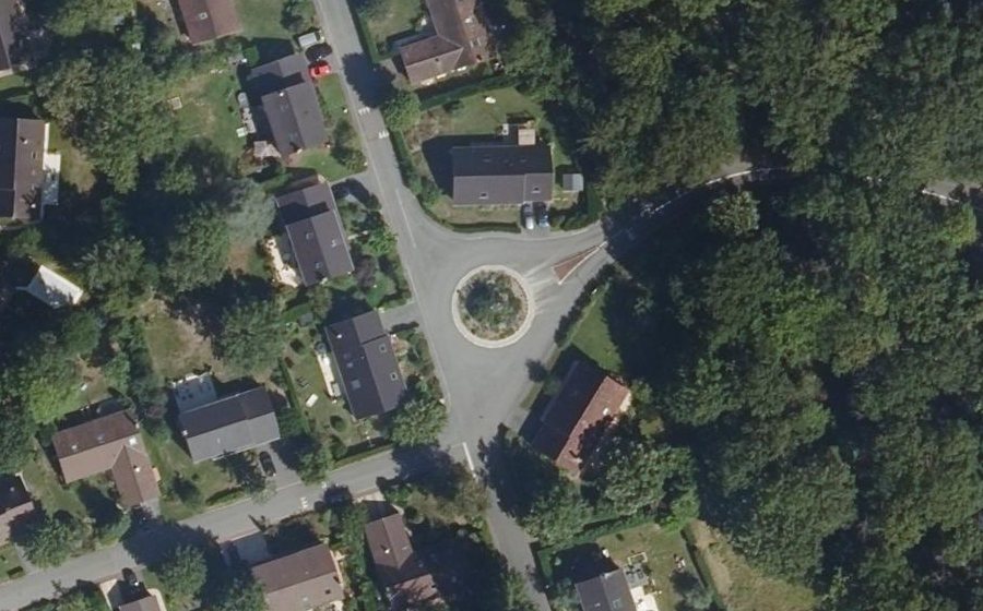 Vue aérienne du Rond-point anonyme n°104023125