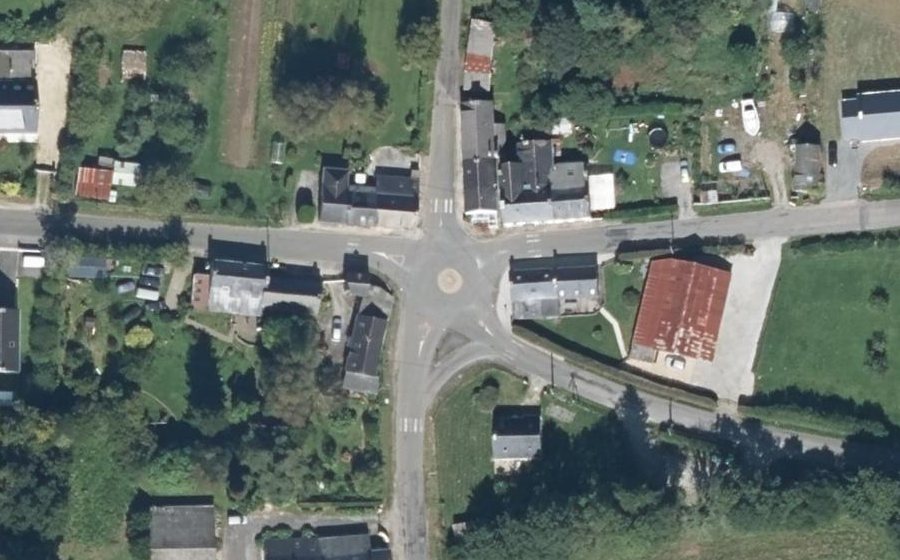 Vue aérienne du Rond-point anonyme n°104042913