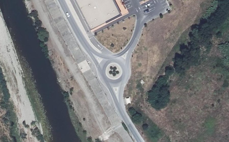 Vue aérienne du Rond-point anonyme n°1040637306
