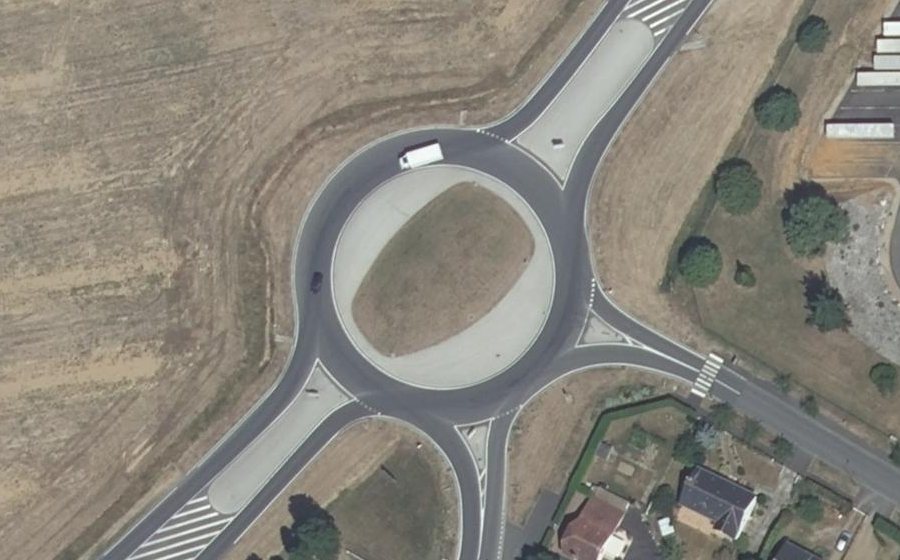 Vue aérienne du Rond-point anonyme n°1040639925