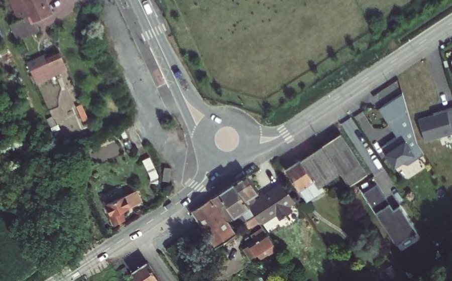 Vue aérienne du Rond-point anonyme n°1040888869