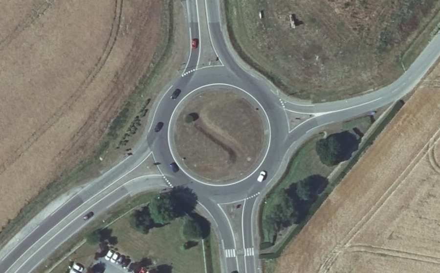 Vue aérienne du Rond-point anonyme n°1040913262
