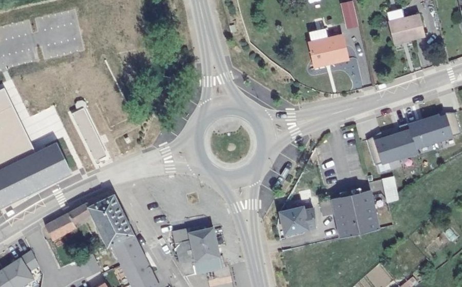 Vue aérienne du Rond-point anonyme n°104118989