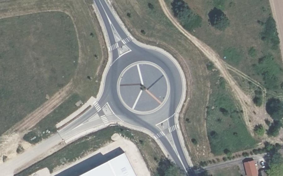 Vue aérienne du Rond-point anonyme n°1041219644