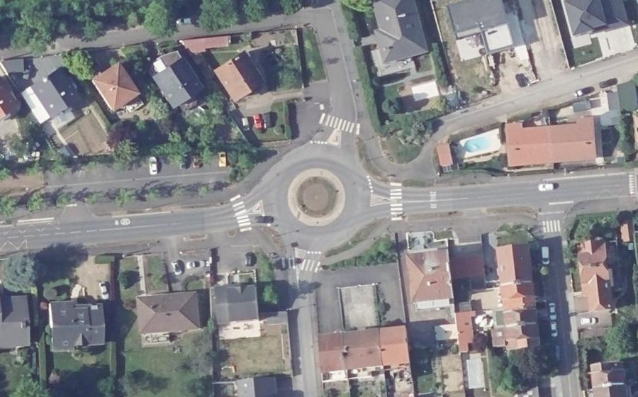 Vue aérienne du Rond-point anonyme n°104127542