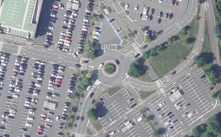 Vue aérienne du Rond-point anonyme n°104128426