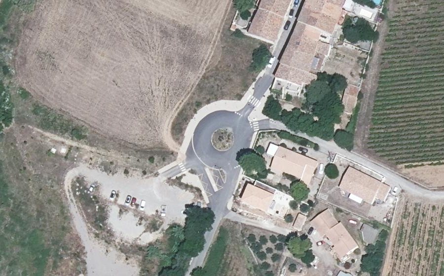 Vue aérienne du Rond-point anonyme n°1041453675