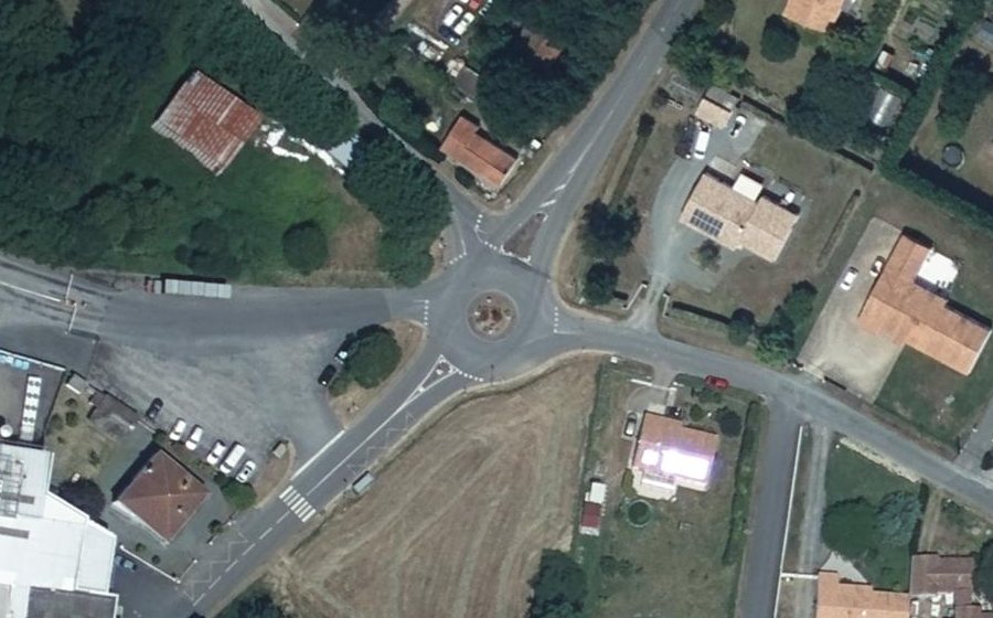 Vue aérienne du Rond-point anonyme n°104147772