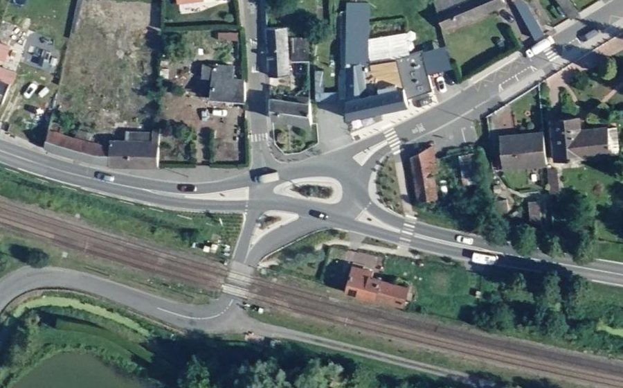 Vue aérienne du Rond-point anonyme n°1041493310