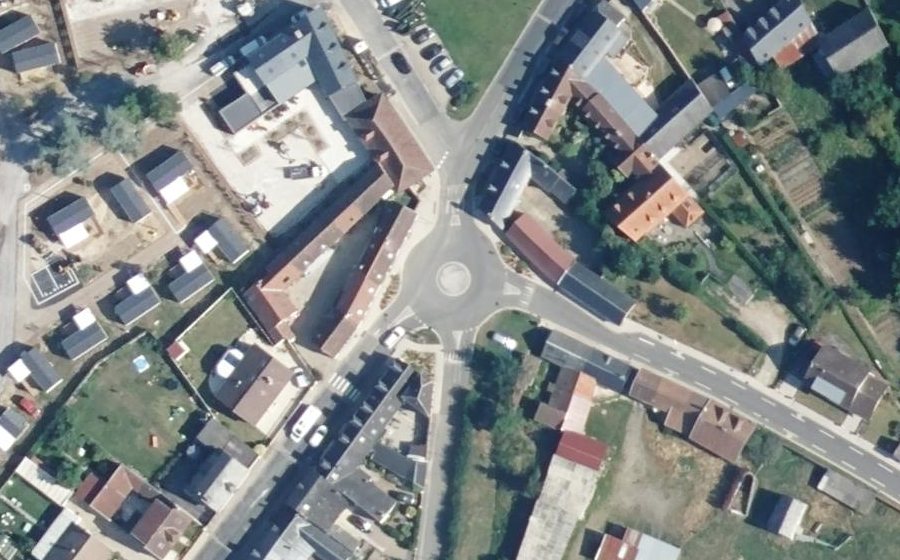 Vue aérienne du Rond-point anonyme n°1041506153