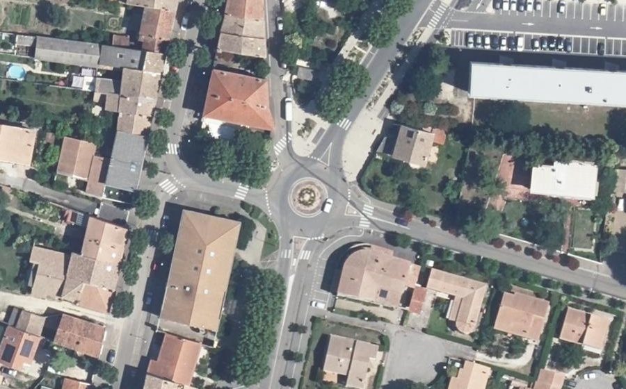 Vue aérienne du Rond-point anonyme n°104160024
